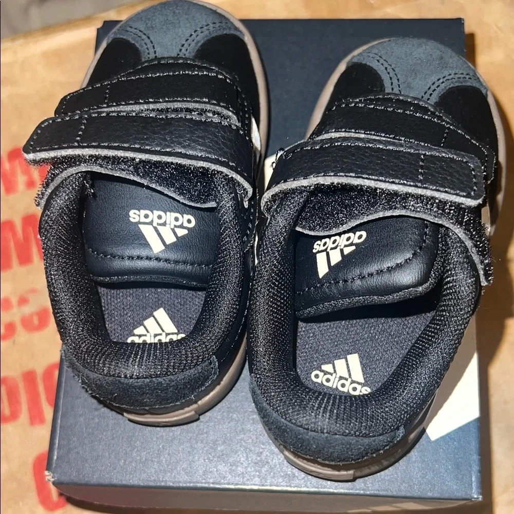 Adidas - Picture 4 of 6